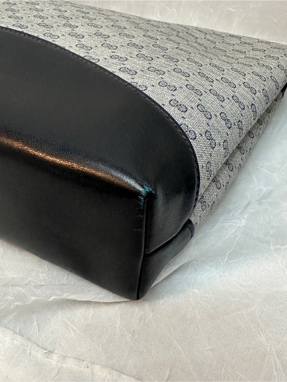 Gucci Gray/Navy/ Black-Midnight Blue Monogram Crossbody w zipper pull - Picture 16 of 17